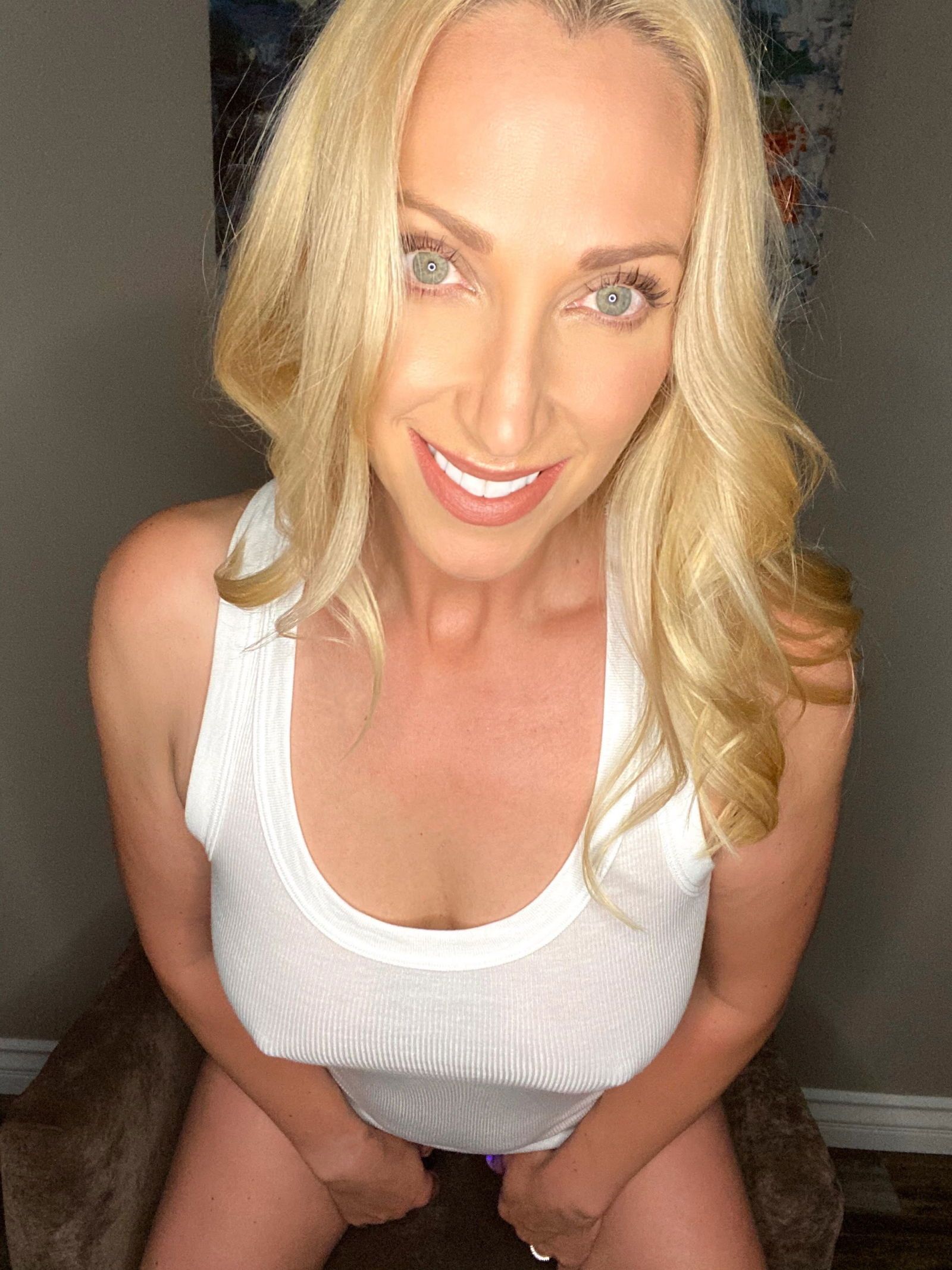 Above Average Housewife's avatar