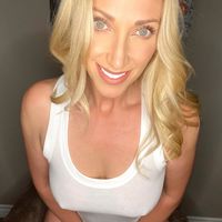 Above Average Housewife's avatar