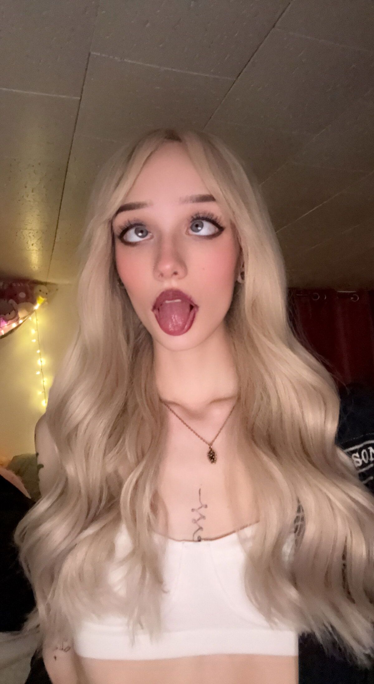 eliteblondiexo