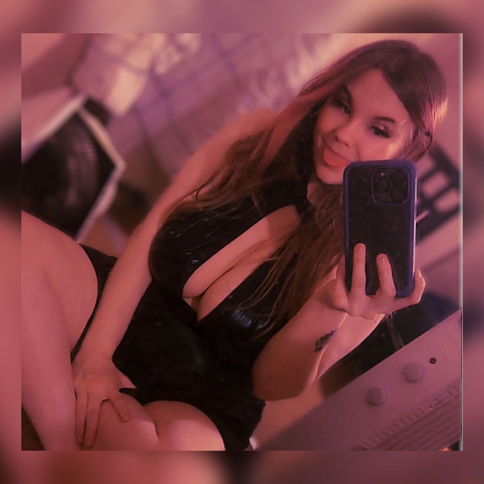 big tiddy goth gf  • TOP 3% 🖤's avatar