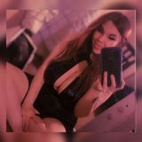 big tiddy goth gf  • TOP 3% 🖤