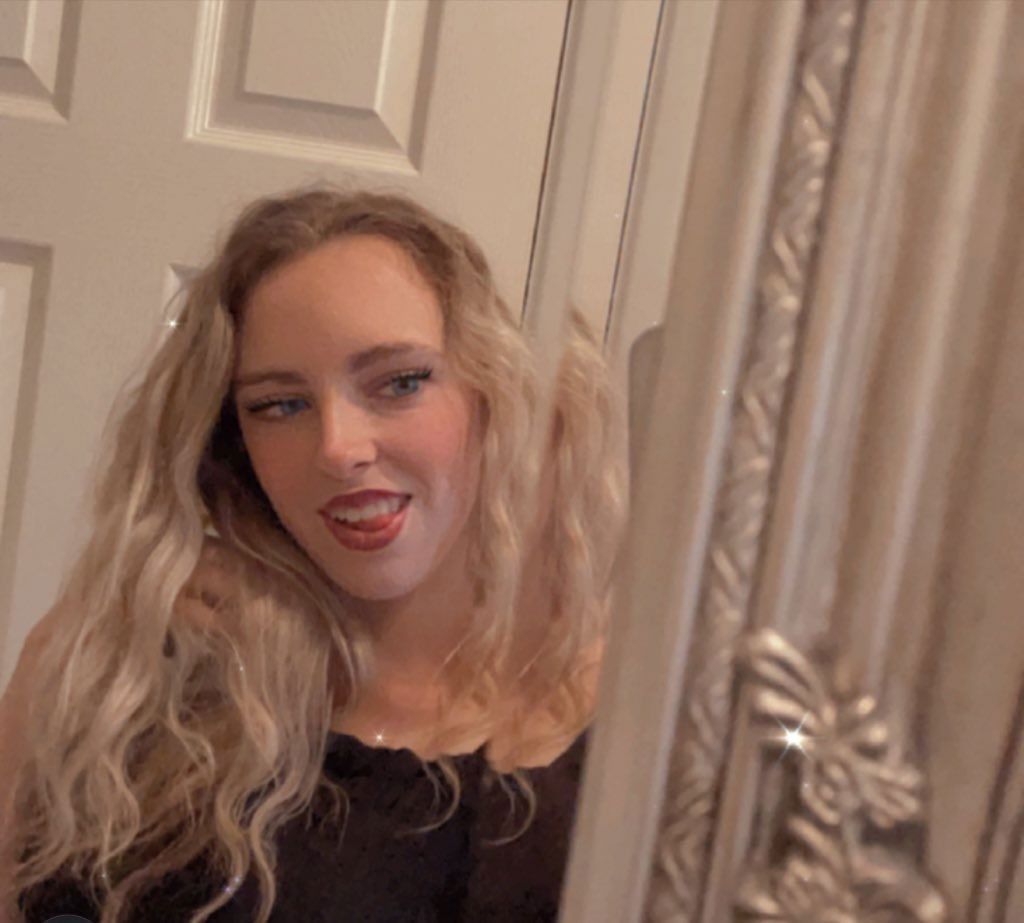 Chloe Louise's avatar