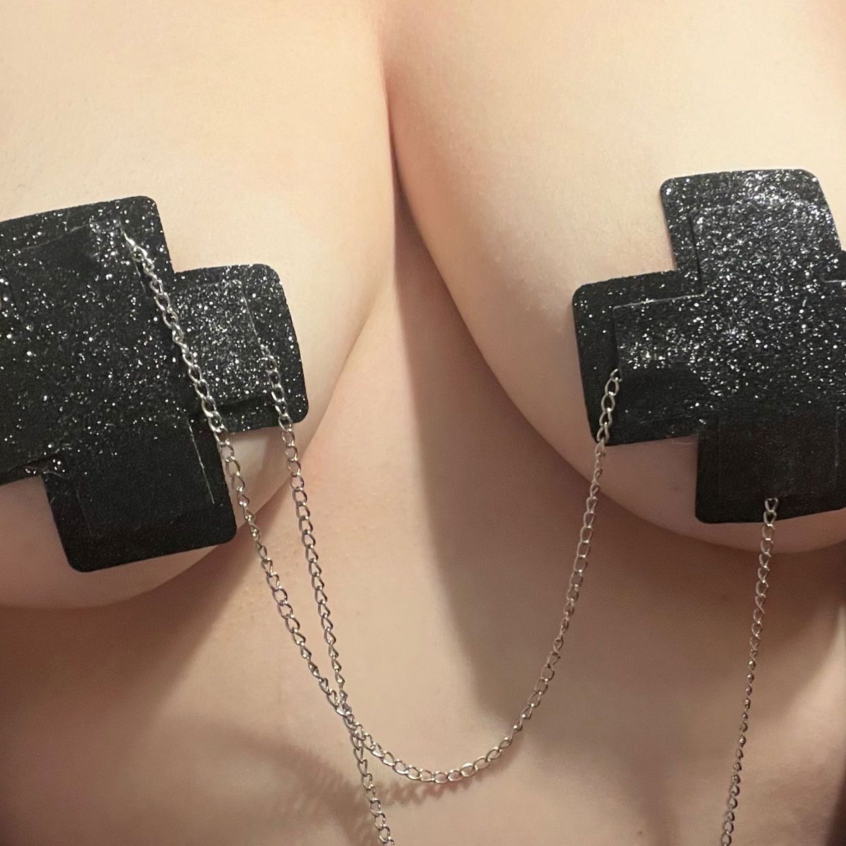 ella-raven-vip banner